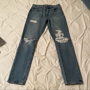 Levi’s Women’s 28 W x 30 L 501 Skinny Ripped Jeans